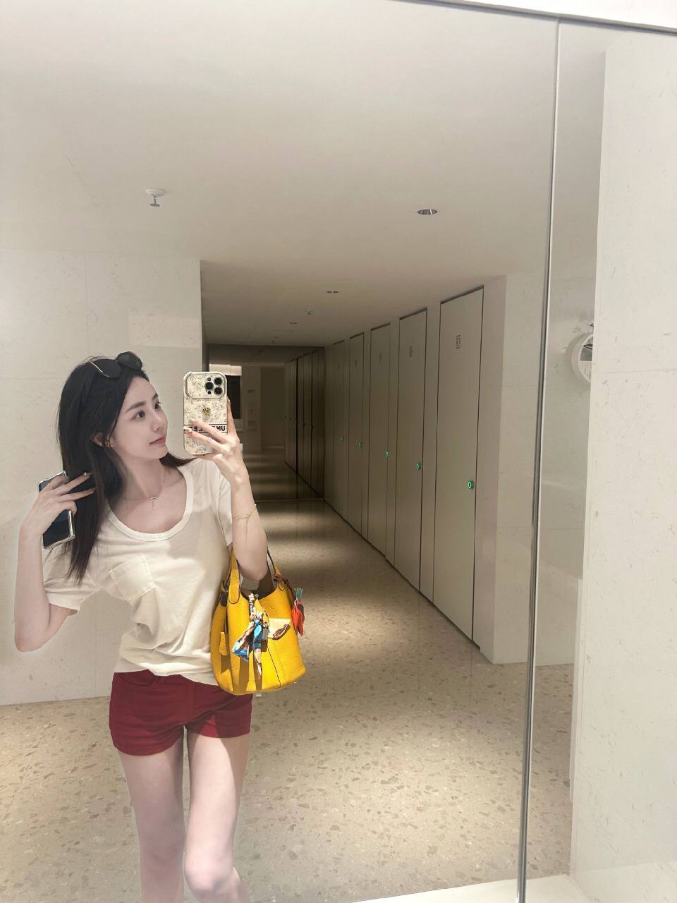 AgAD18ExG20d-FU.jpg